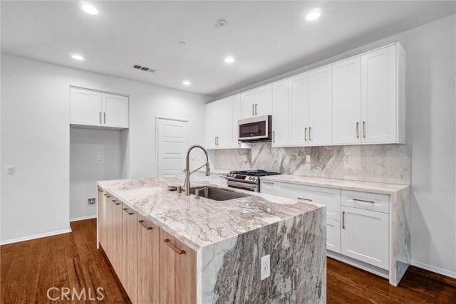 Building Photo - 519 S Melrose St