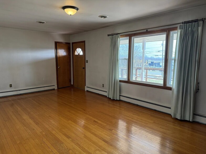 Building Photo - 3900 S Main St