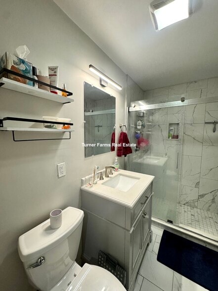 Building Photo - 724 Parker St