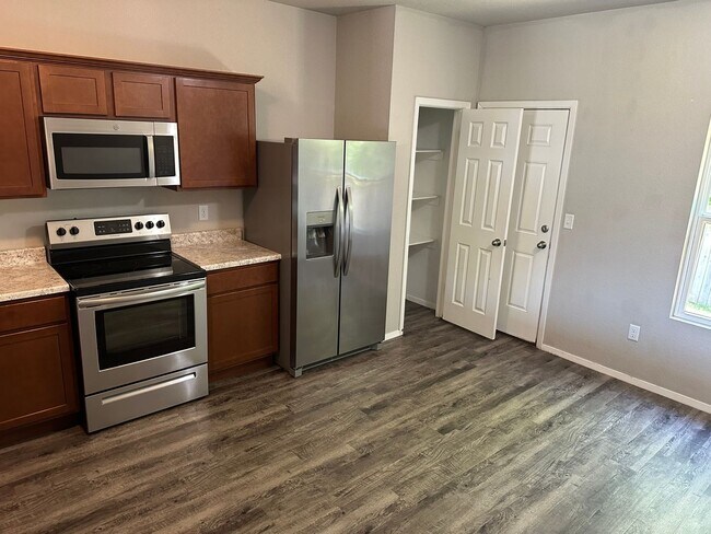 Building Photo - 5110 W Claxton Cir