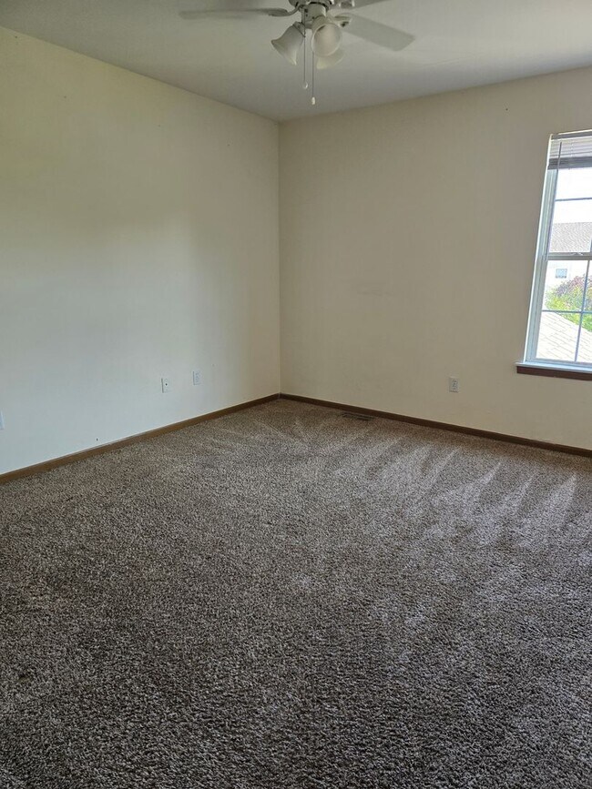 Building Photo - 5713-5715-5715 Canaveral Dr