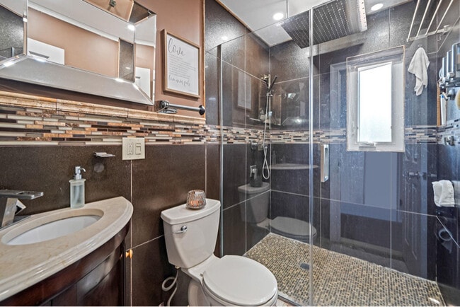 Building Photo - 722 N Ascan St