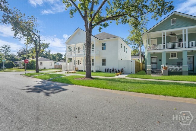 Building Photo - 773 E Duffy St