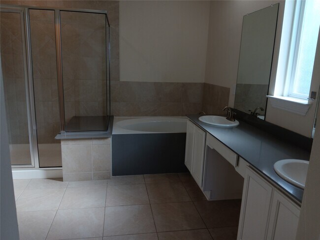 Building Photo - 24722 Lake Basin Ct