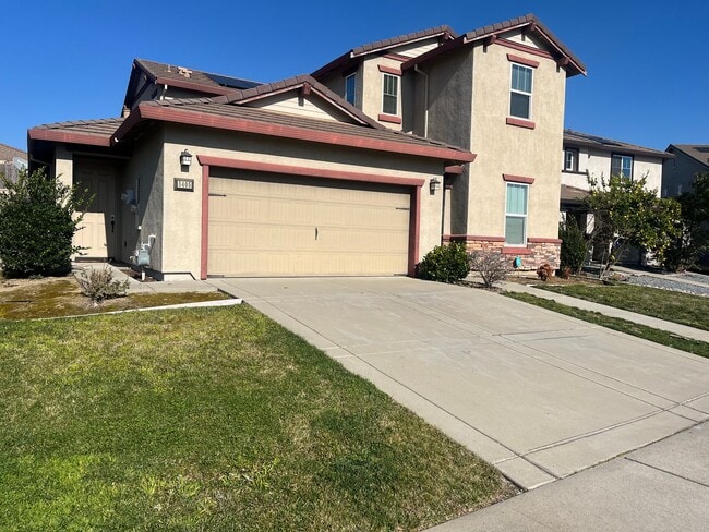 Building Photo - 4 Bedroom 2, Bath, 2900 sqft. w/t Separate 1 Bedroom 1 Bath Guest Quarters for Lease.