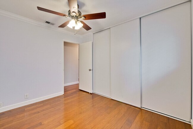 Building Photo - Warm and Inviting 3 bedroom, 2 Bath Home