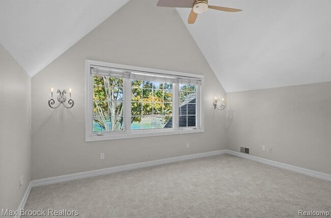 Building Photo - 2120 Buckingham Ave