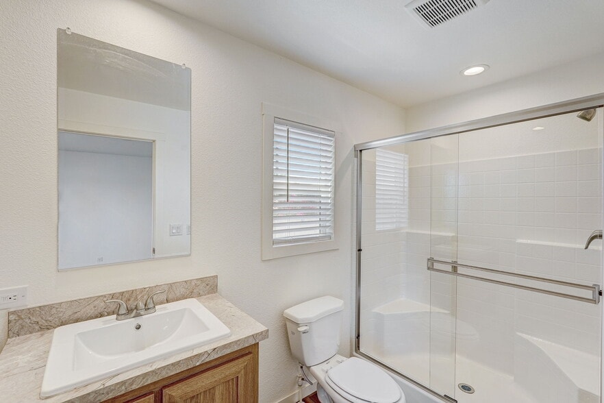 Building Photo - 2627 S Lamb Blvd