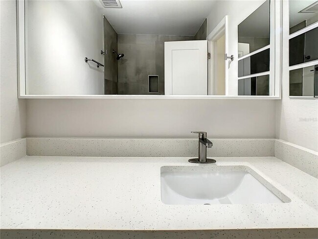 Building Photo - 4724 Walden Cir