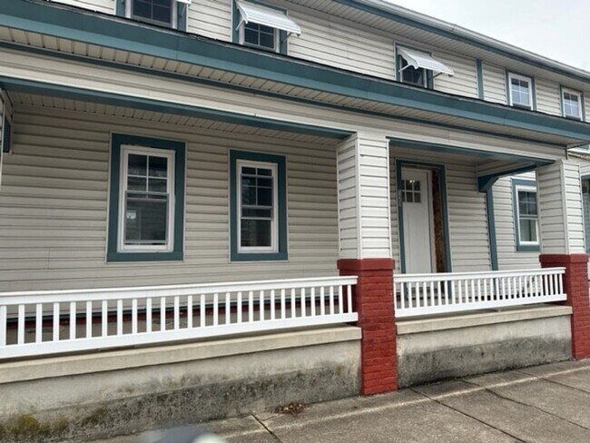 Building Photo - 129 E Market St