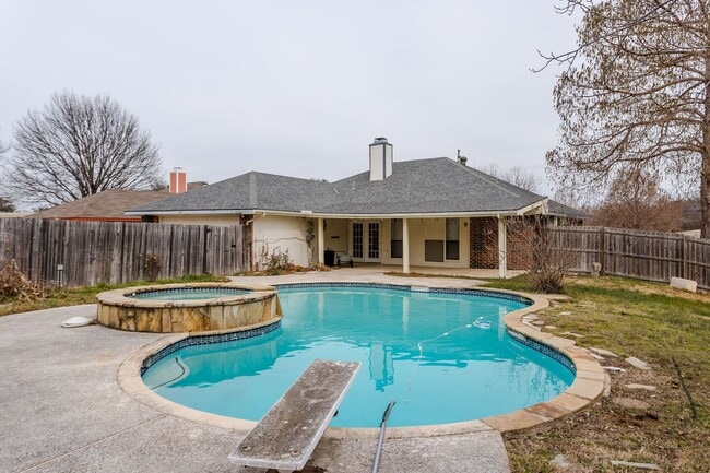 Building Photo - 4 Bedrooms | 2 Bathrooms | 2-Car Garage | Pool | Park-Front Living