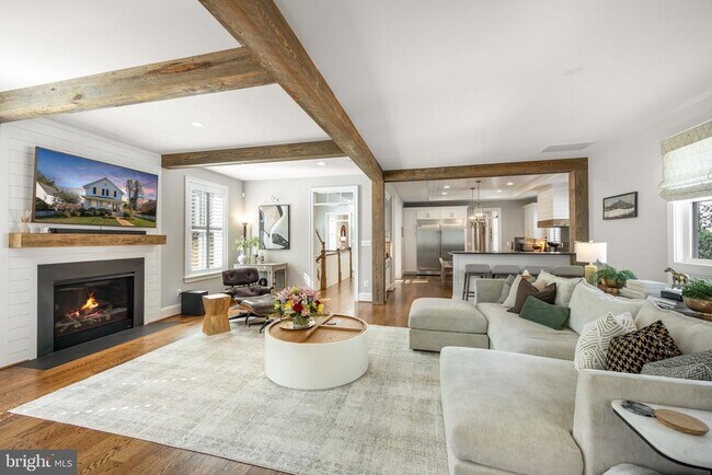 Building Photo - 323 S West St