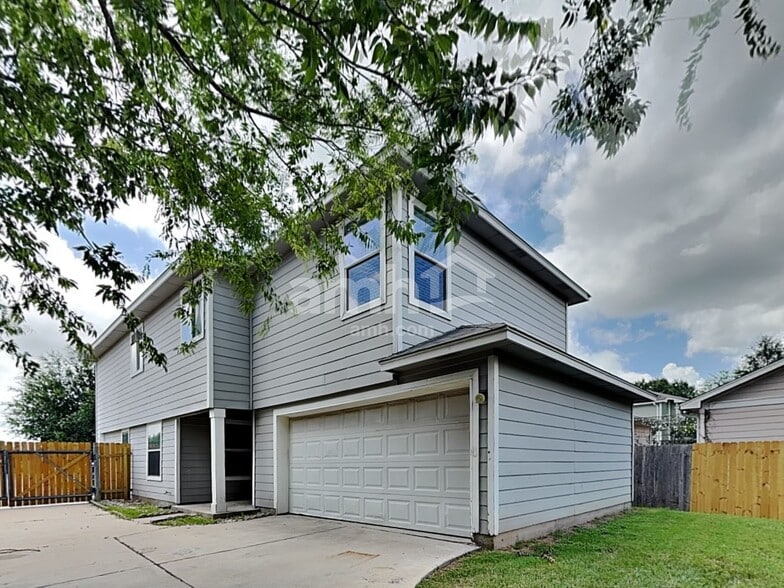 Building Photo - 13801 Briarcreek Loop