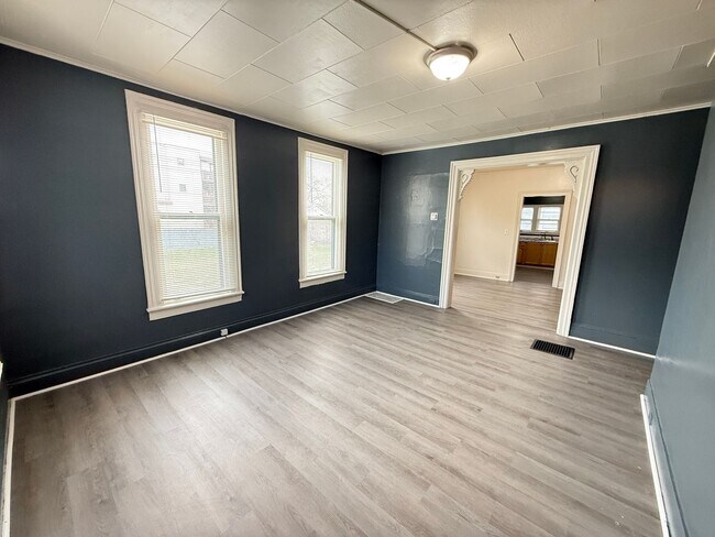 Building Photo - First St 313 w/Wesley St 346 W