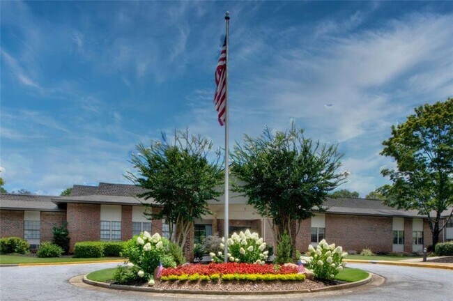 Primary Photo - 425 Mount Vernon Hwy NE