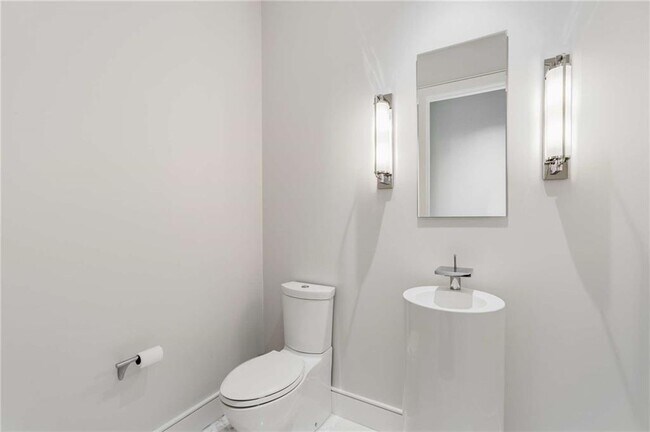 Building Photo - 3376 Peachtree Rd NE