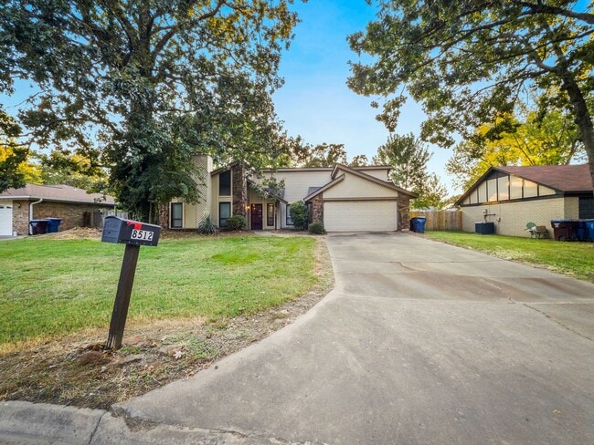 Building Photo - 8512 Meadow Dr