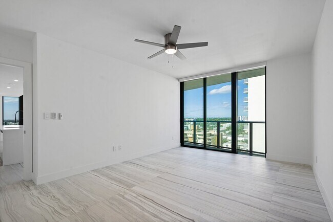 Building Photo - 730 N Ocean Blvd