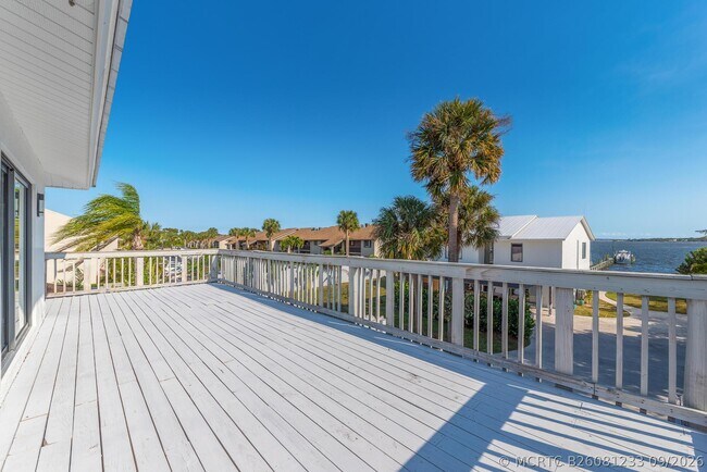 Building Photo - 1712 Sea Horse Pl