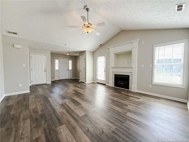Building Photo - 225 Shakerstone Dr