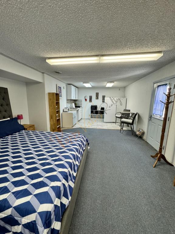Building Photo - 519 Hall St