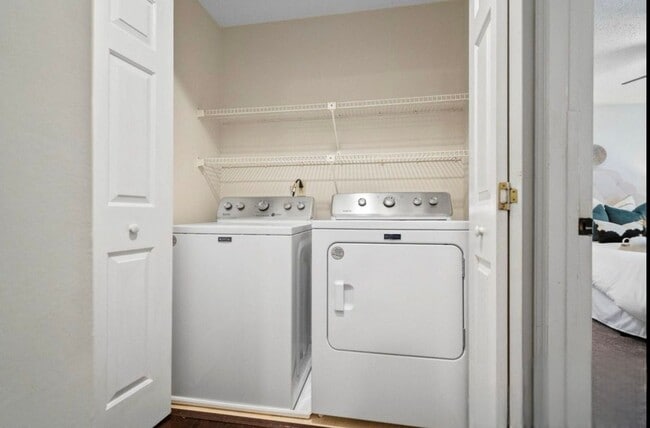 Building Photo - 5011 Sharon Rd