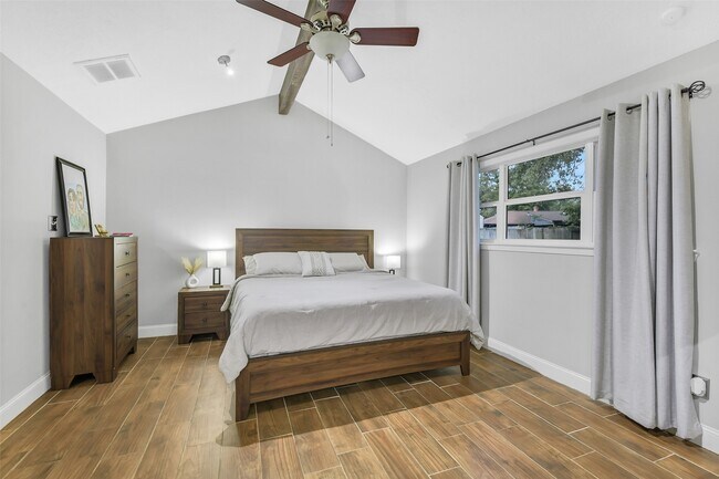 Building Photo - 710 Razee Ct