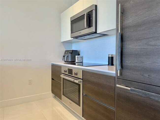 Building Photo - 301 Altara Ave