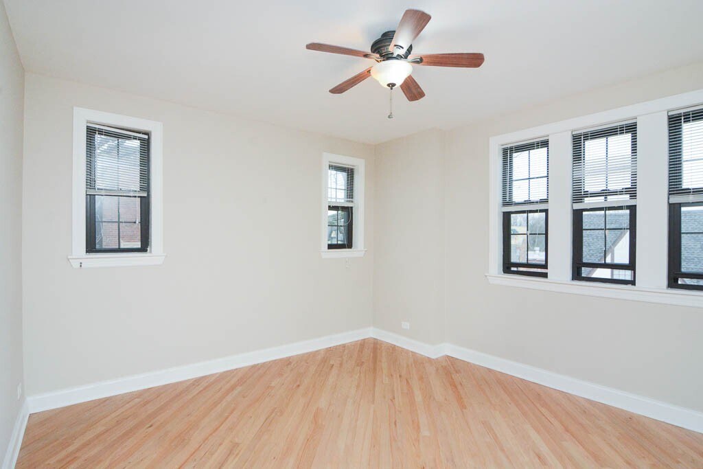 Building Photo - 890 Green Bay Rd