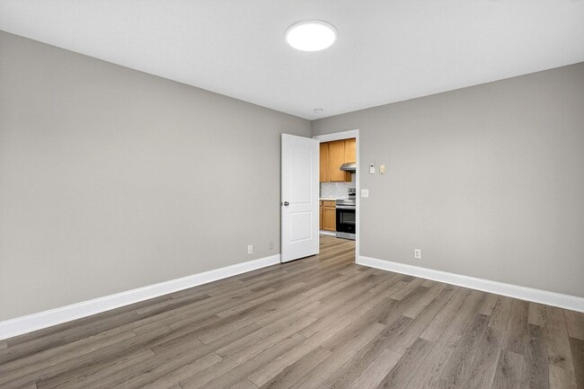 Building Photo - Studio in Newark Showing - Pending- no further showings