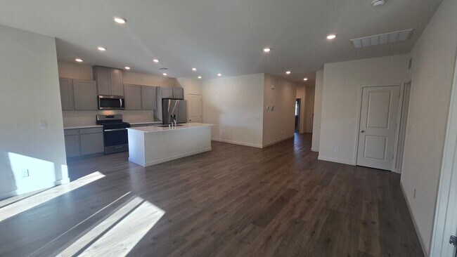 Building Photo - 7571 Grassy Plns Dr