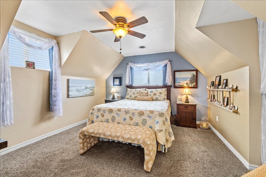 Building Photo - 203 6th Ave S