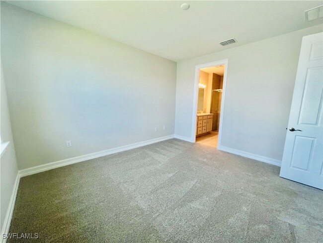 Building Photo - 850 Enbrook Lp