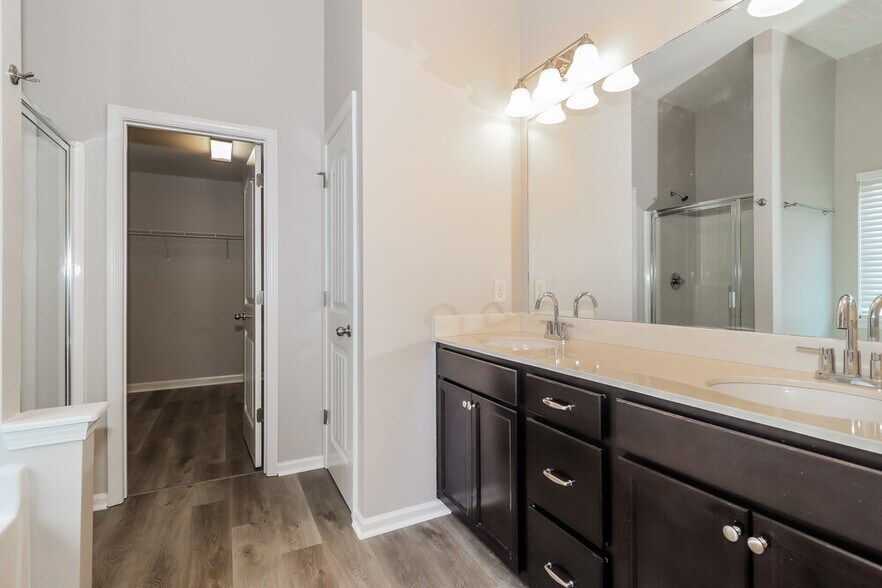 Building Photo - 35 Mercer Ln