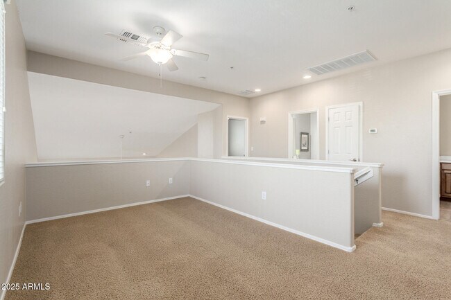 Building Photo - 15240 N 142nd Ave