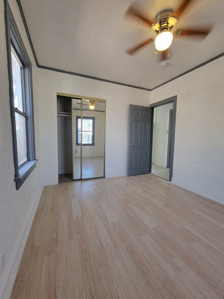Building Photo - 1315 W 101st St