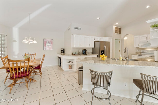Building Photo - 11115 E Bellflower Ct