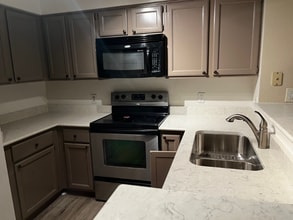 Building Photo - 2333 E Southern Ave