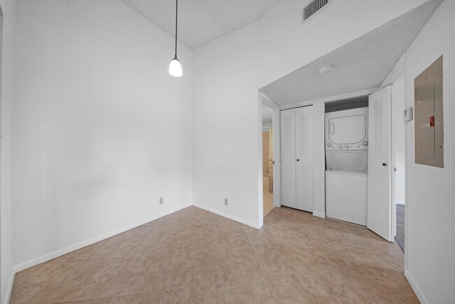 Building Photo - 9480 Boca Cove Cir