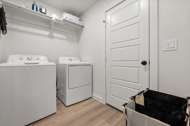 Building Photo - Everything you need is at 2133!!