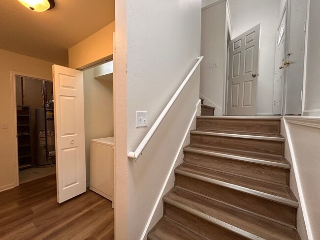 Building Photo - Four Bedroom Duplex in Cascade