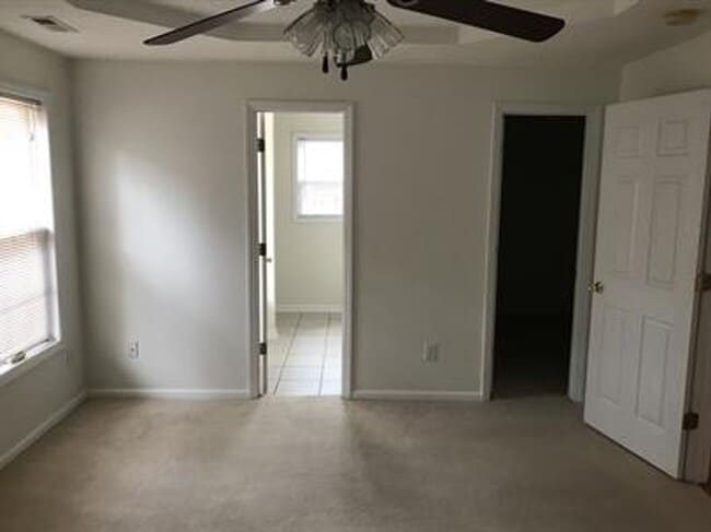 Building Photo - Carolina Lakes!!