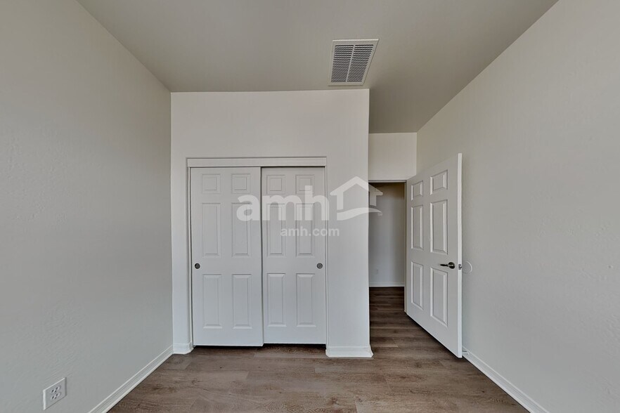 Building Photo - 18641 W Mission Ln