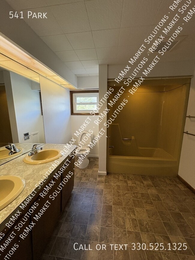 Building Photo - 541 Park-