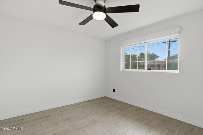 Building Photo - 8307 E Clarendon Ave