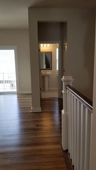 Building Photo - Room in Townhome on Sharon Towns Dr