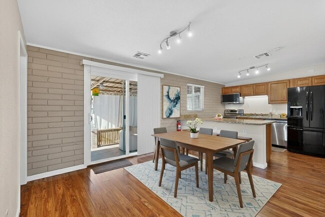 Building Photo - 1237 Pitt St NE