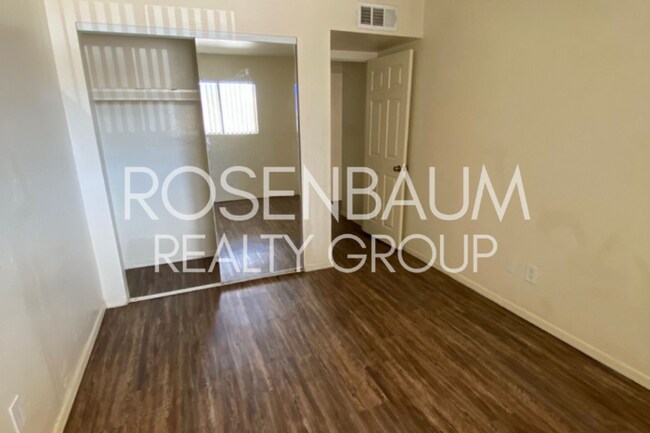 Building Photo - Beautifully designed 1-bed, 1-bath condo t...