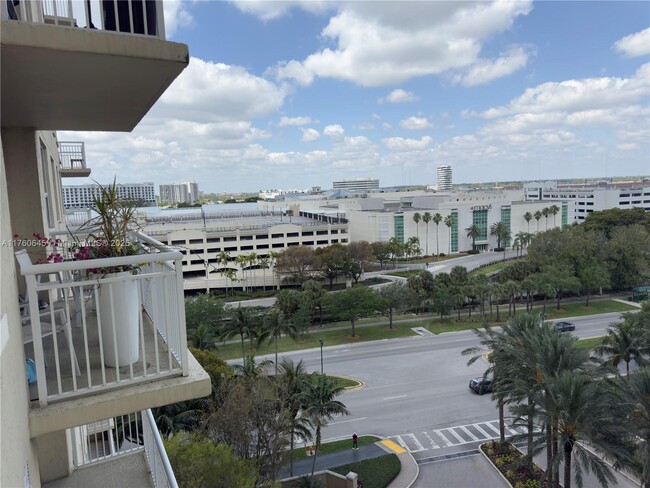 Building Photo - 19501 W Country Club Dr