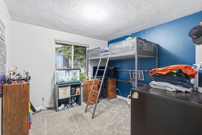 Building Photo - 3111 NE 51st St